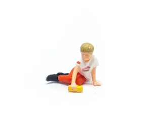 1:64 Painted Figure Mini Model Miniature Resin Diorama Boy Playing Toy Car Child