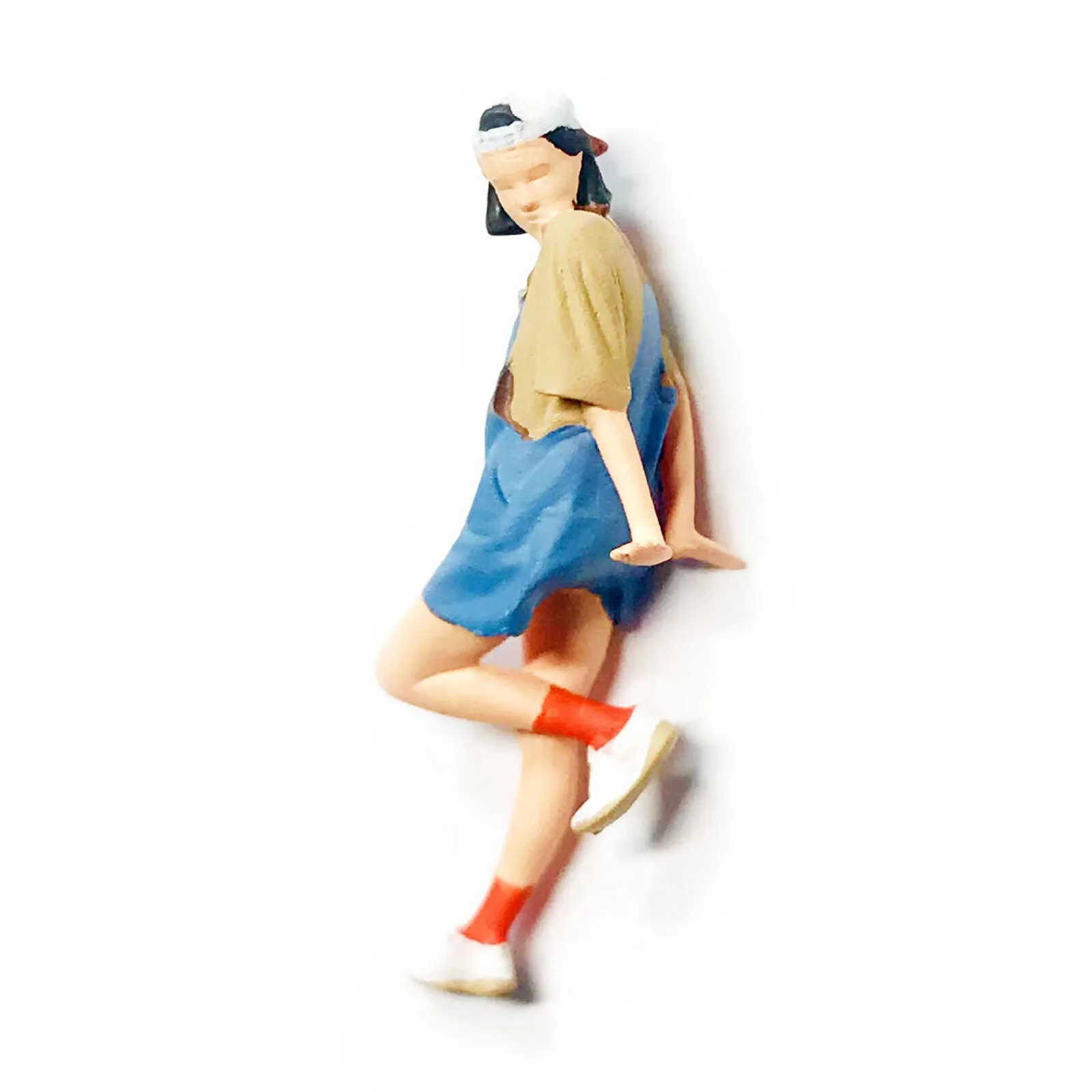 1:64 Painted Figure Mini Model Miniature Resin Diorama Braces Skirt Girl Sand