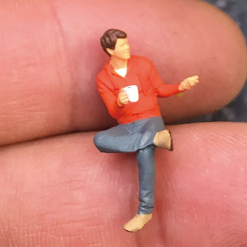 1:64 Painted Figure Mini Model Miniature Resin Diorama Cafe Restaurant Waiter