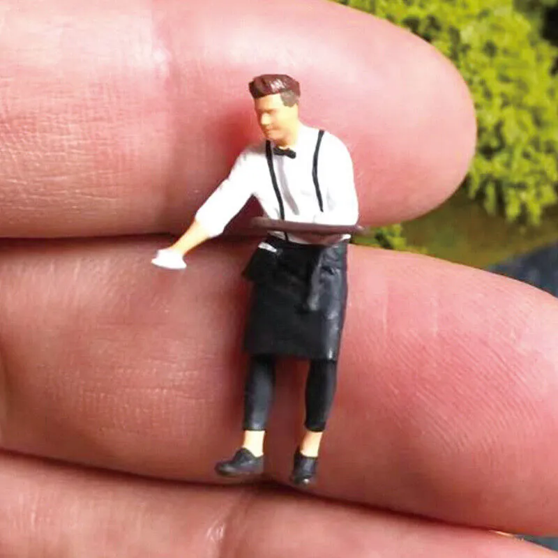 1:64 Painted Figure Mini Model Miniature Resin Diorama Cafe Restaurant Waiter