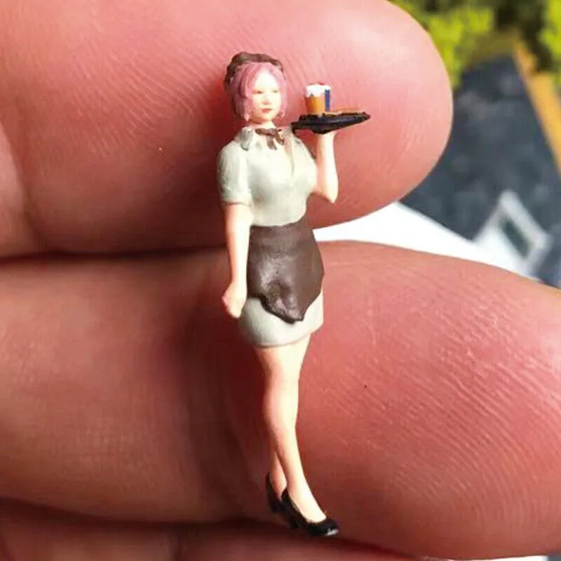 1:64 Painted Figure Mini Model Miniature Resin Diorama Cafe Restaurant Waiter