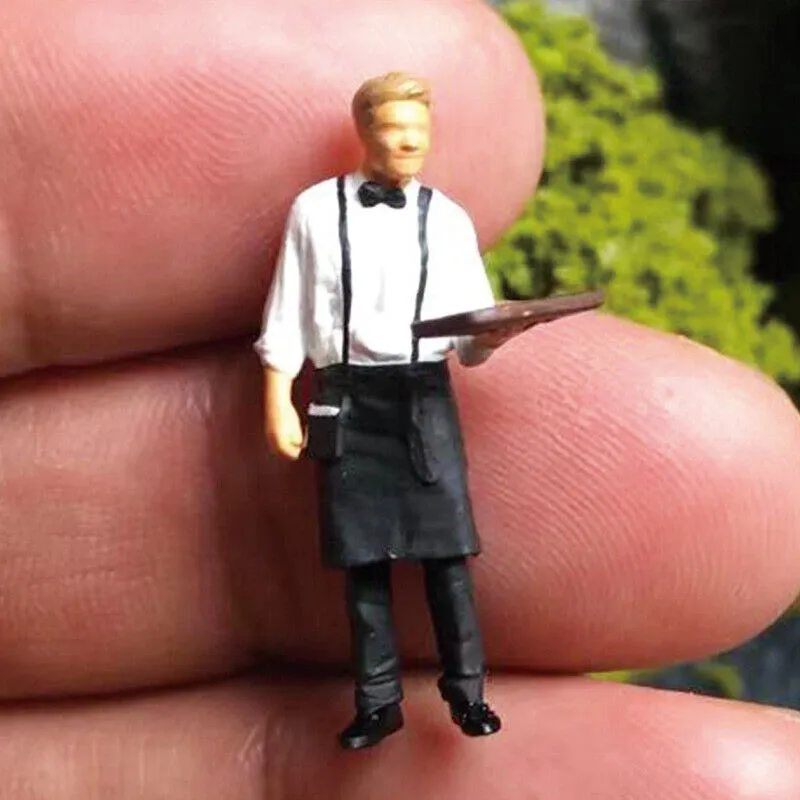 1:64 Painted Figure Mini Model Miniature Resin Diorama Cafe Restaurant Waiter