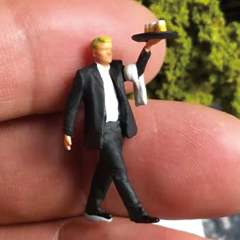1:64 Painted Figure Mini Model Miniature Resin Diorama Cafe Restaurant Waiter