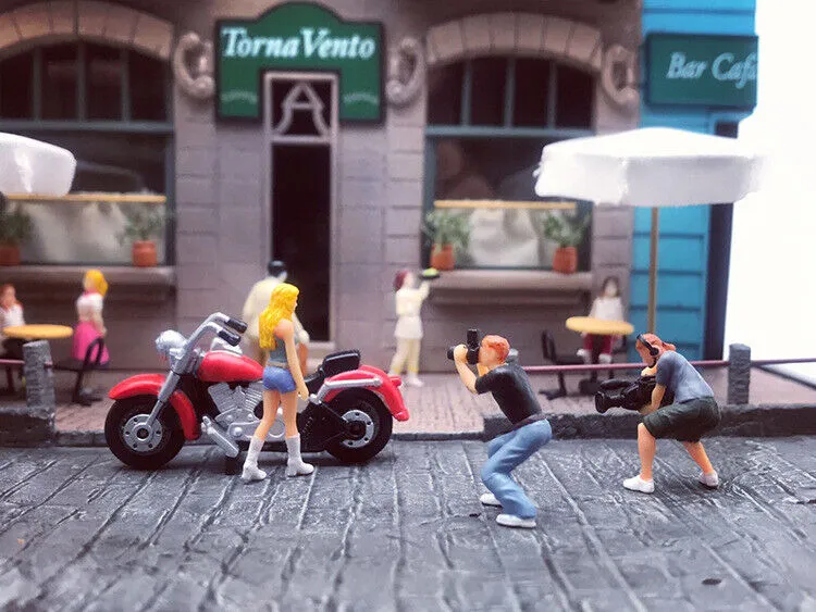 1:64 Painted Figure Mini Model Miniature Resin Diorama Camera Man Photographer