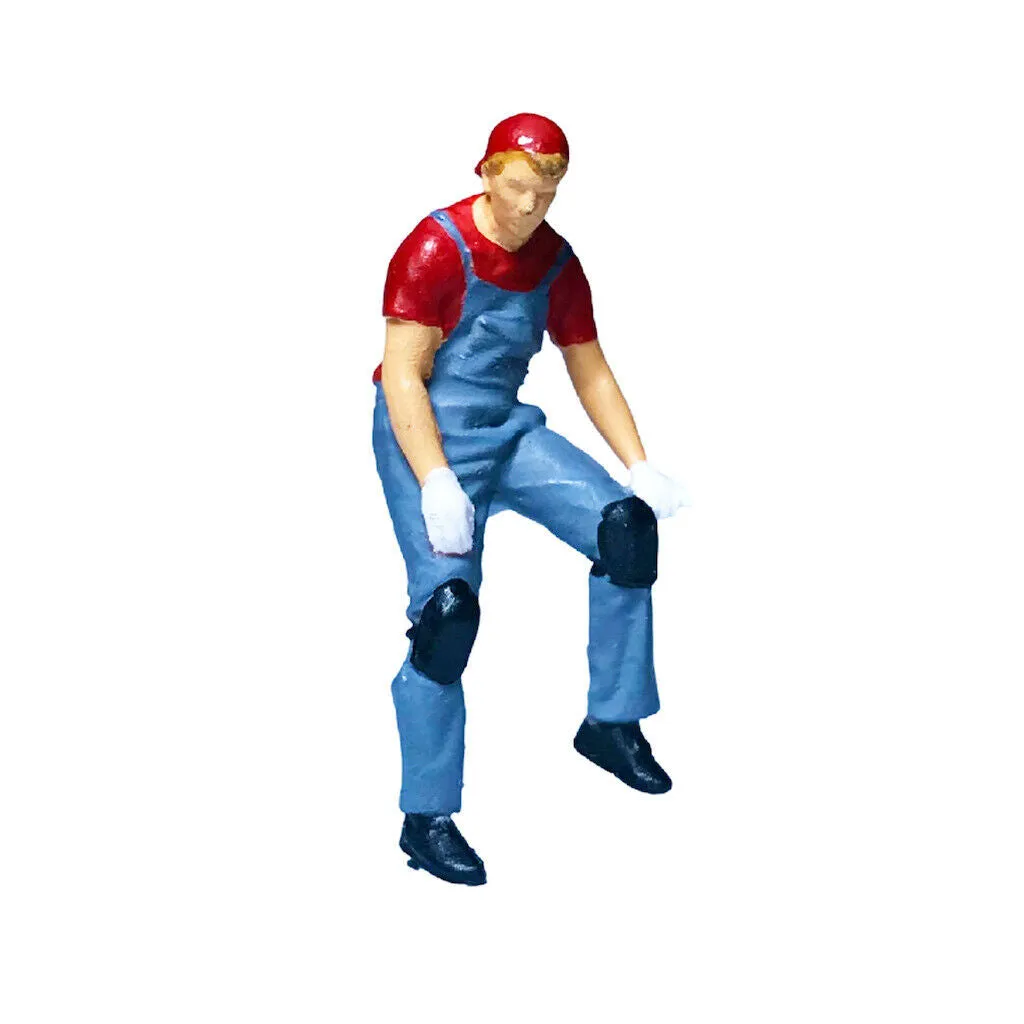 1:64 Painted Figure Mini Model Miniature Resin Diorama Car Repairman Repaired R