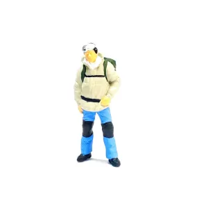 1:64 Painted Figure Mini Model Miniature Resin Diorama Climber Man Backpacker