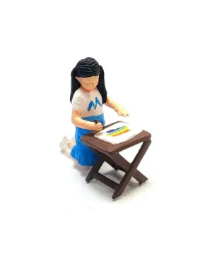 1:64 Painted Figure Mini Model Miniature Resin Diorama Girl Drawing Table Kid