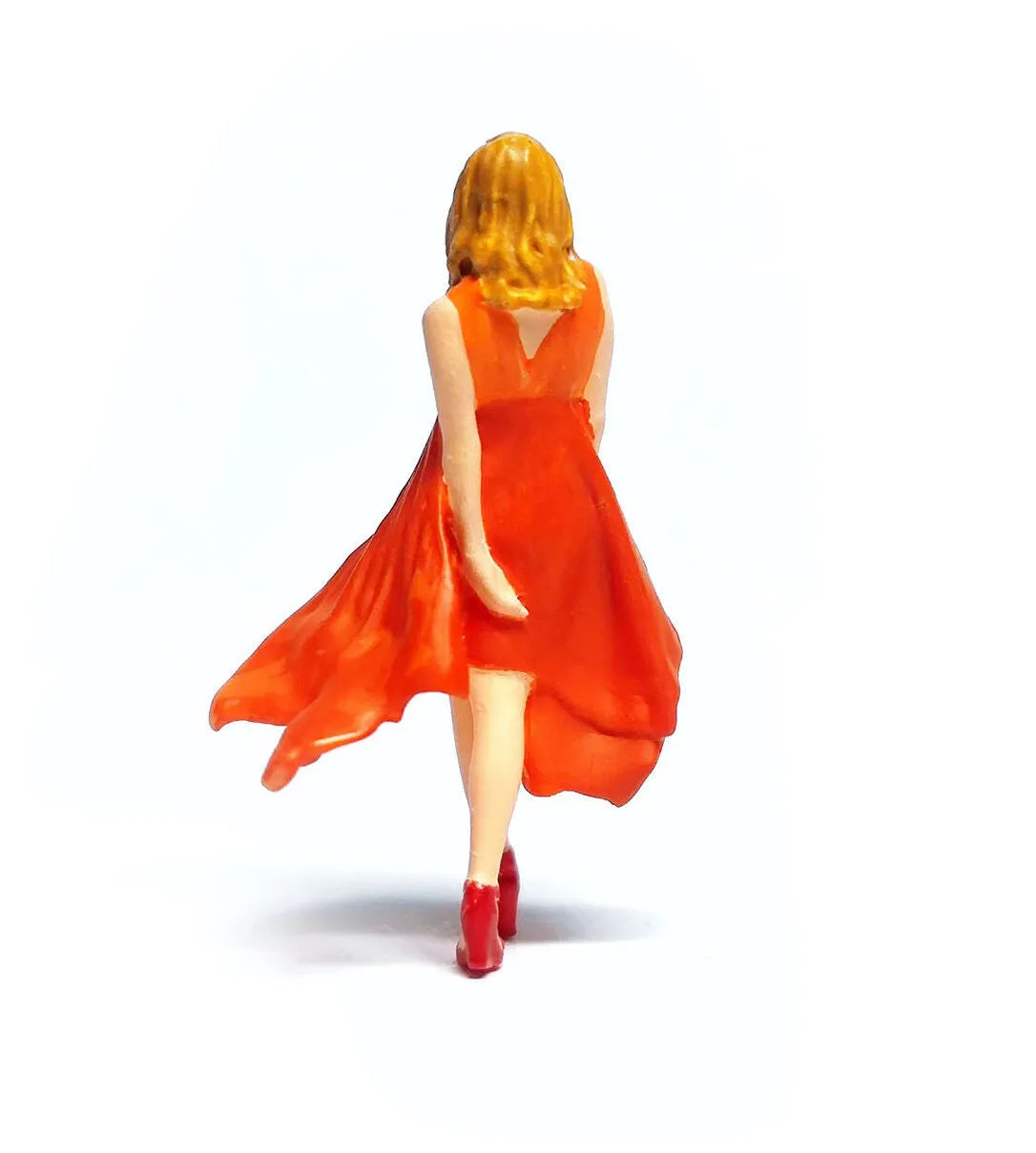 1:64 Painted Figure Mini Model Miniature Resin Diorama Lady Flowing Skirt Girl