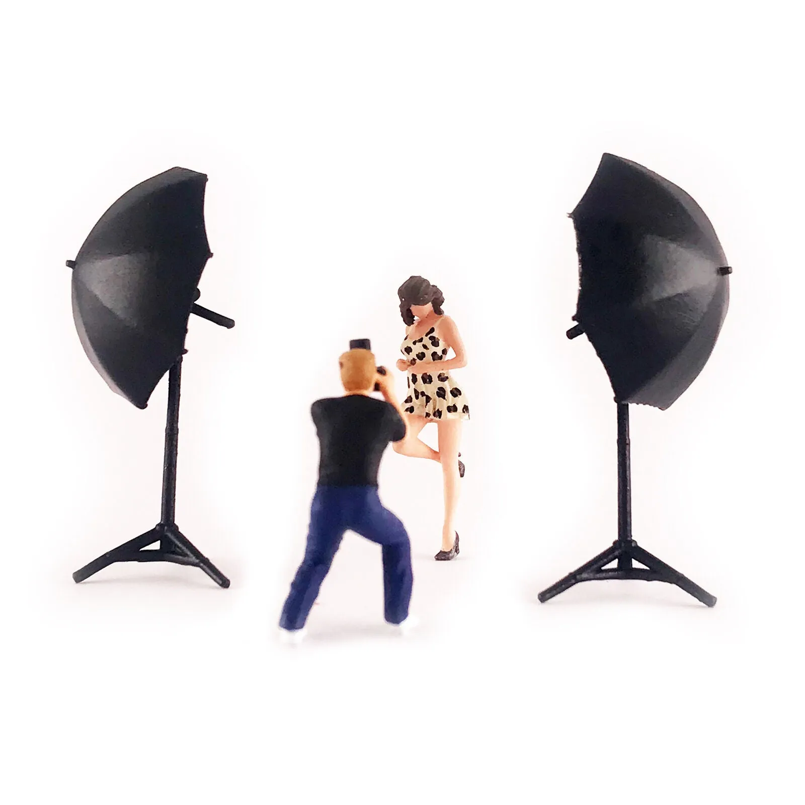 1:64 Painted Figure Mini Model Miniature Resin Diorama Poster Photographer Model