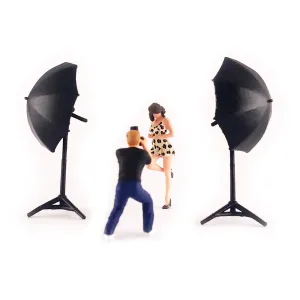 1:64 Painted Figure Mini Model Miniature Resin Diorama Poster Photographer Model