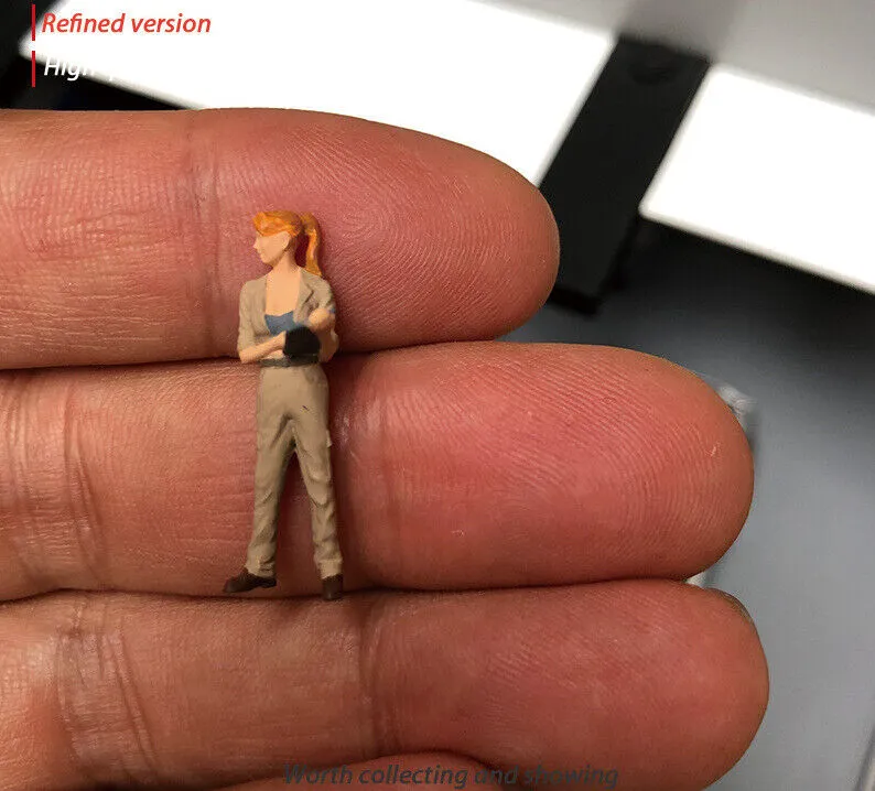 1:64 Painted Figure Mini Model Miniature Resin Diorama Repair Garage Girl Lady L