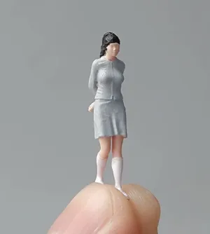 1:64 Painted Figure Mini Model Miniature Resin Diorama Sand Grey Dress Girl Toy New