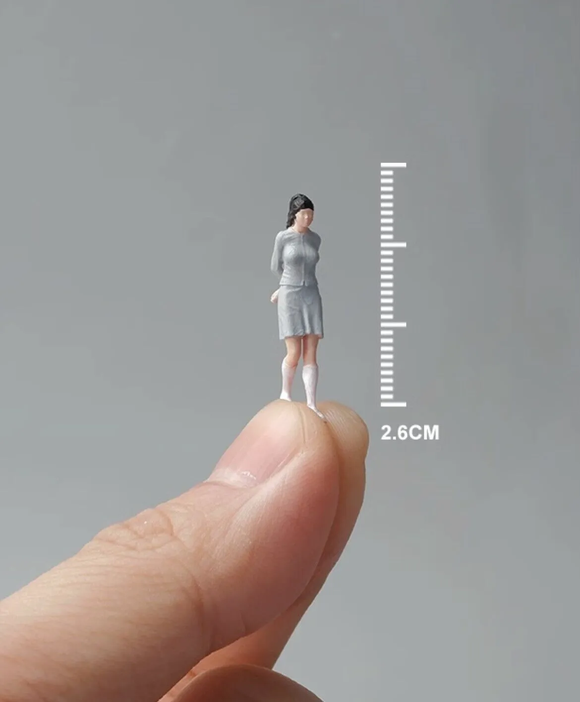 1:64 Painted Figure Mini Model Miniature Resin Diorama Sand Grey Dress Girl Toy New
