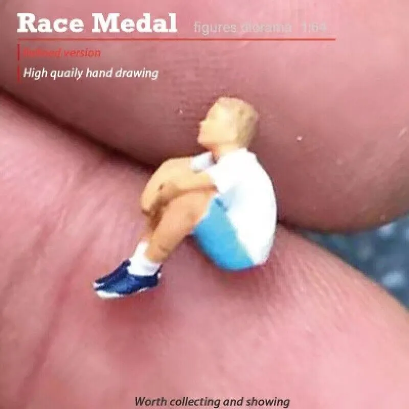 1:64 Painted Figure Mini Model Miniature Resin Diorama Stargazing Camping Family
