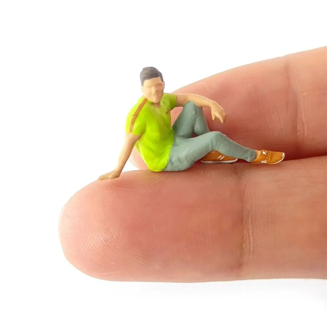 1:64 Painted Figure Mini Model Miniature Resin Diorama Stargazing Camping Family