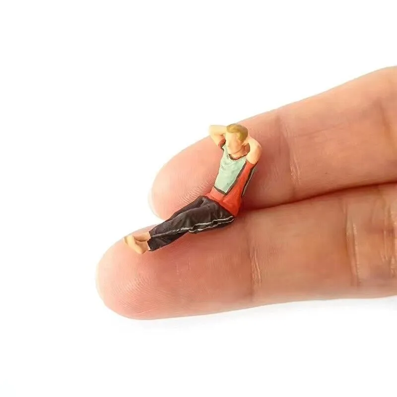 1:64 Painted Figure Mini Model Miniature Resin Diorama Stargazing Camping Family