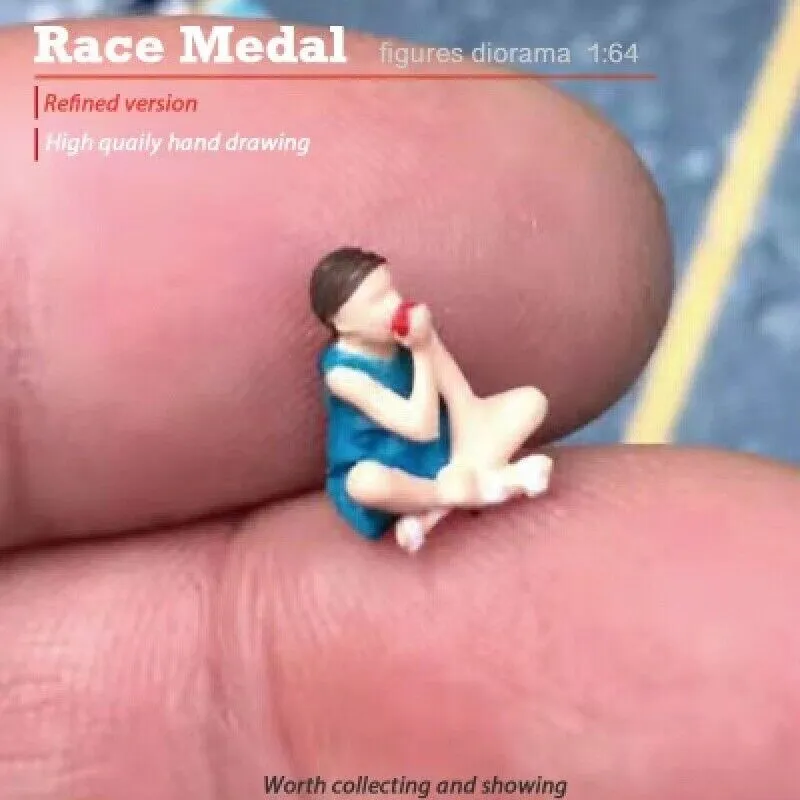 1:64 Painted Figure Mini Model Miniature Resin Diorama Stargazing Camping Family
