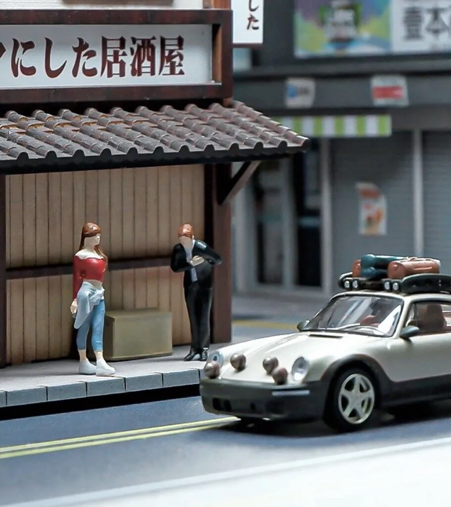 1:64 Painted Figure Mini Model Toy Miniature Car Scenes Resin Bowing Man in Suit