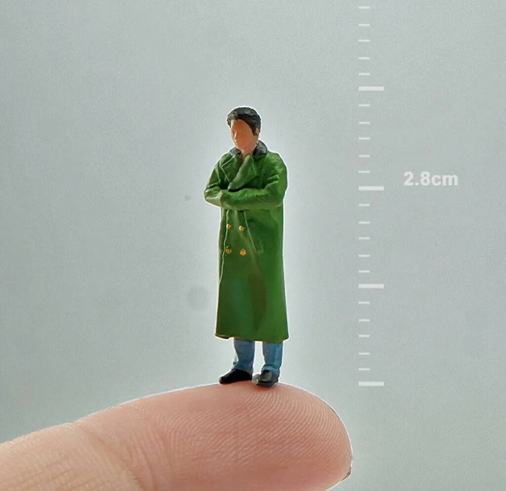 1:64 Painted Figure Model Miniature Resin Diorama Sand Green Coat Standing Man