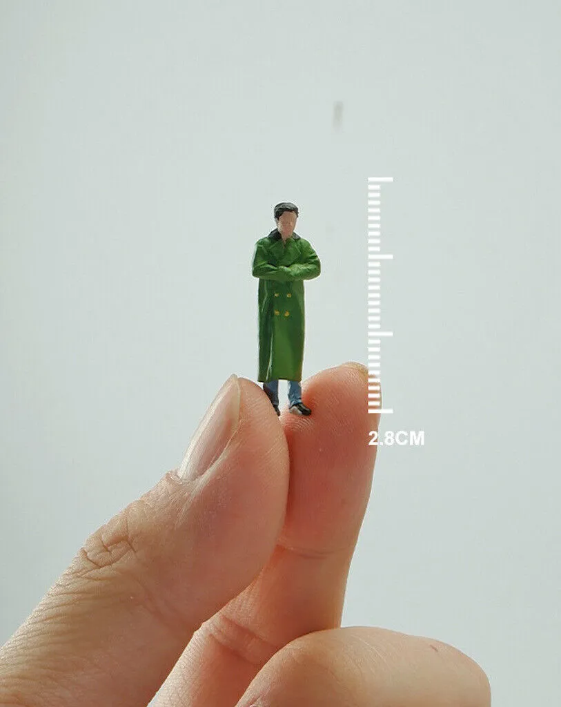 1:64 Painted Figure Model Miniature Resin Diorama Sand Green Coat Standing Man