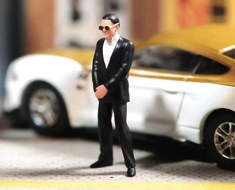1:64 Painted Figure Model Miniature Resin Diorama Sand Killer Suit Man Doctor