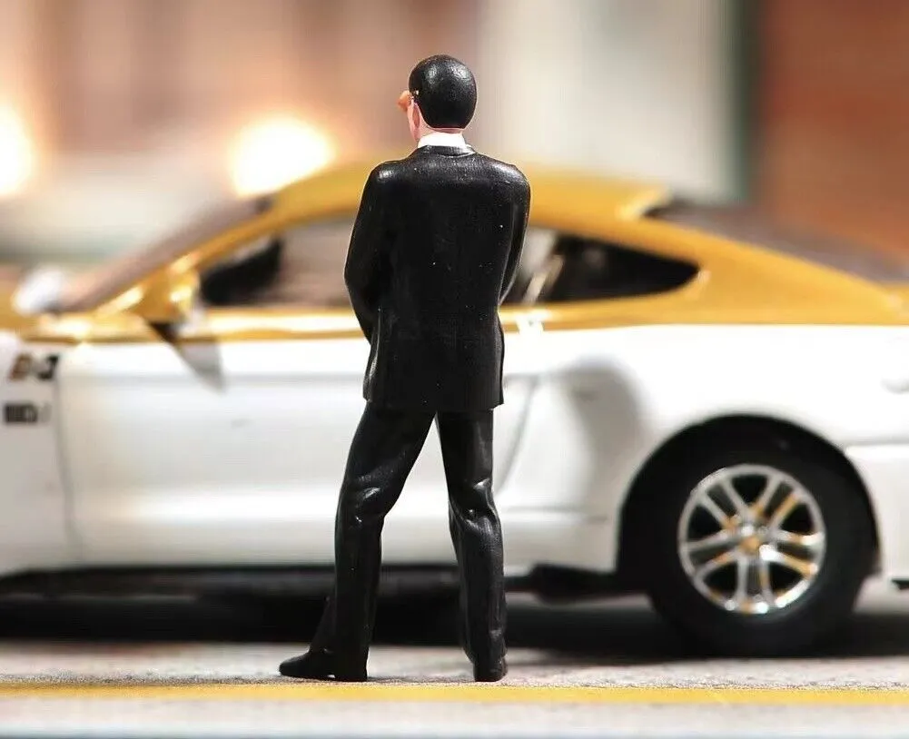 1:64 Painted Figure Model Miniature Resin Diorama Sand Killer Suit Man Doctor