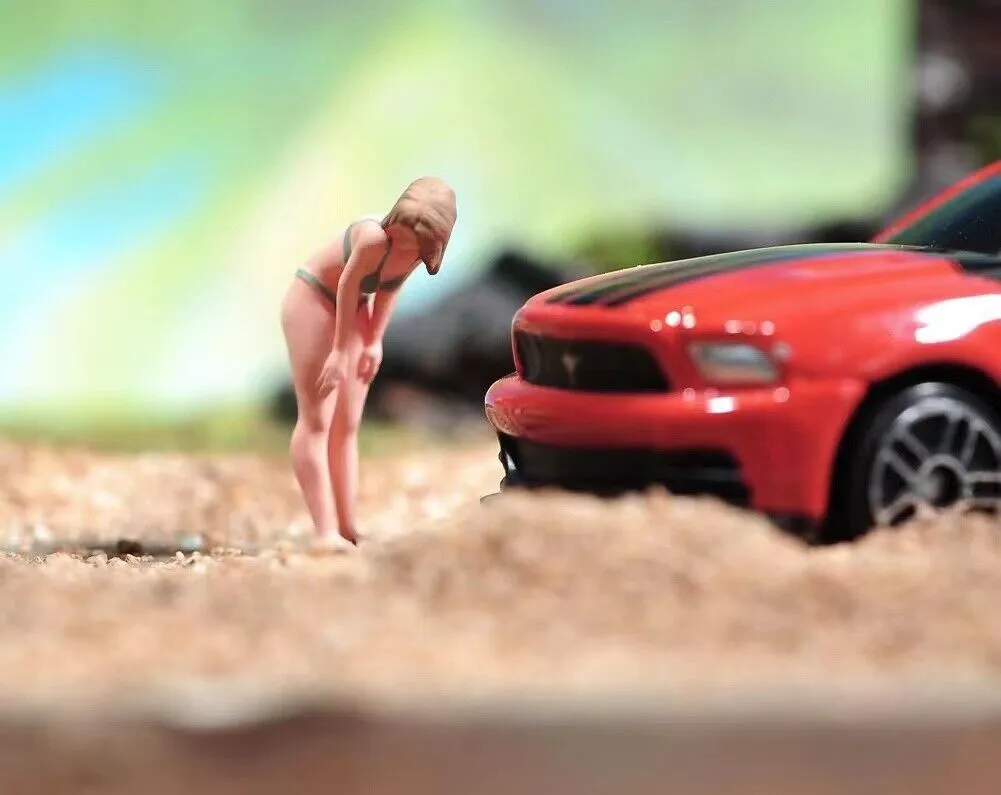 1:64 Painted Figure Model Miniature Resin Diorama Sand Sexy Girl Lady Bikini Toy