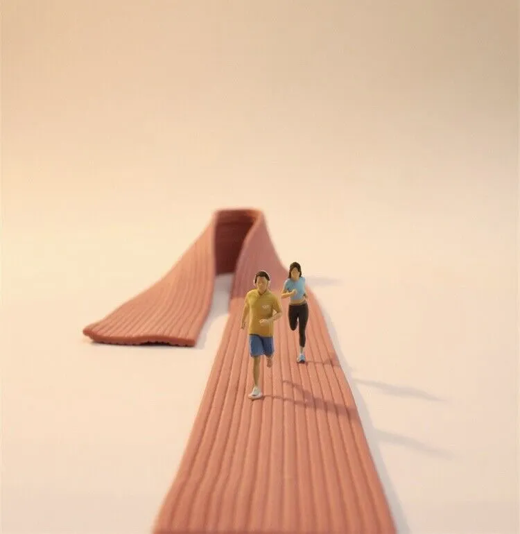 1:64 Painted Figure Model Miniature Resin Diorama Toy Sand Running People Sports