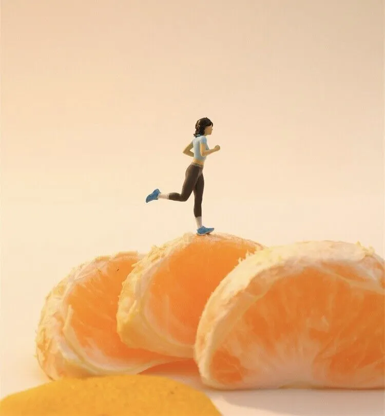 1:64 Painted Figure Model Miniature Resin Diorama Toy Sand Running People Sports