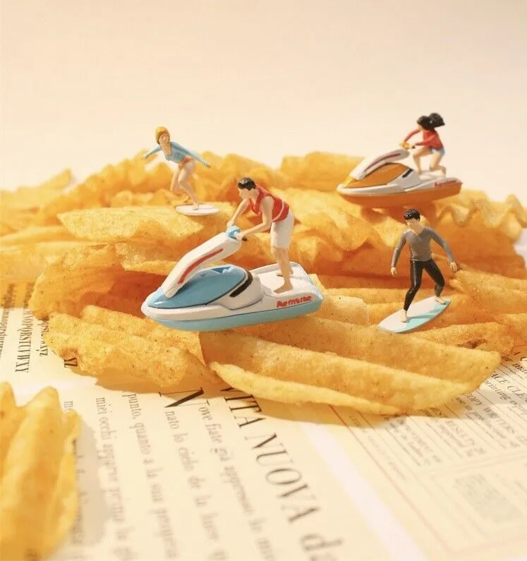 1:64 Painted Figure Model Miniature Resin Diorama Toy Surf Motorboat Water Sport