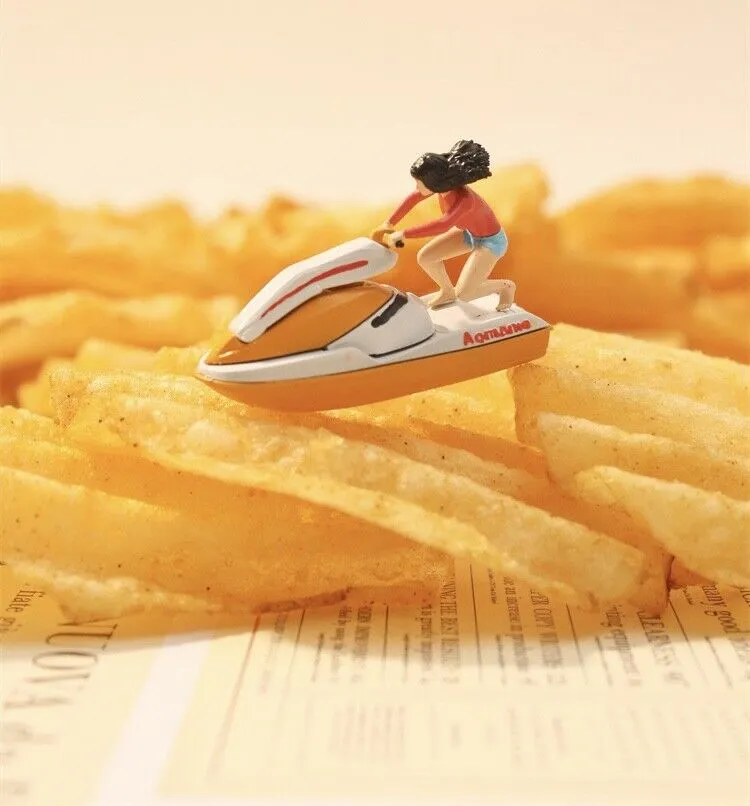 1:64 Painted Figure Model Miniature Resin Diorama Toy Surf Motorboat Water Sport
