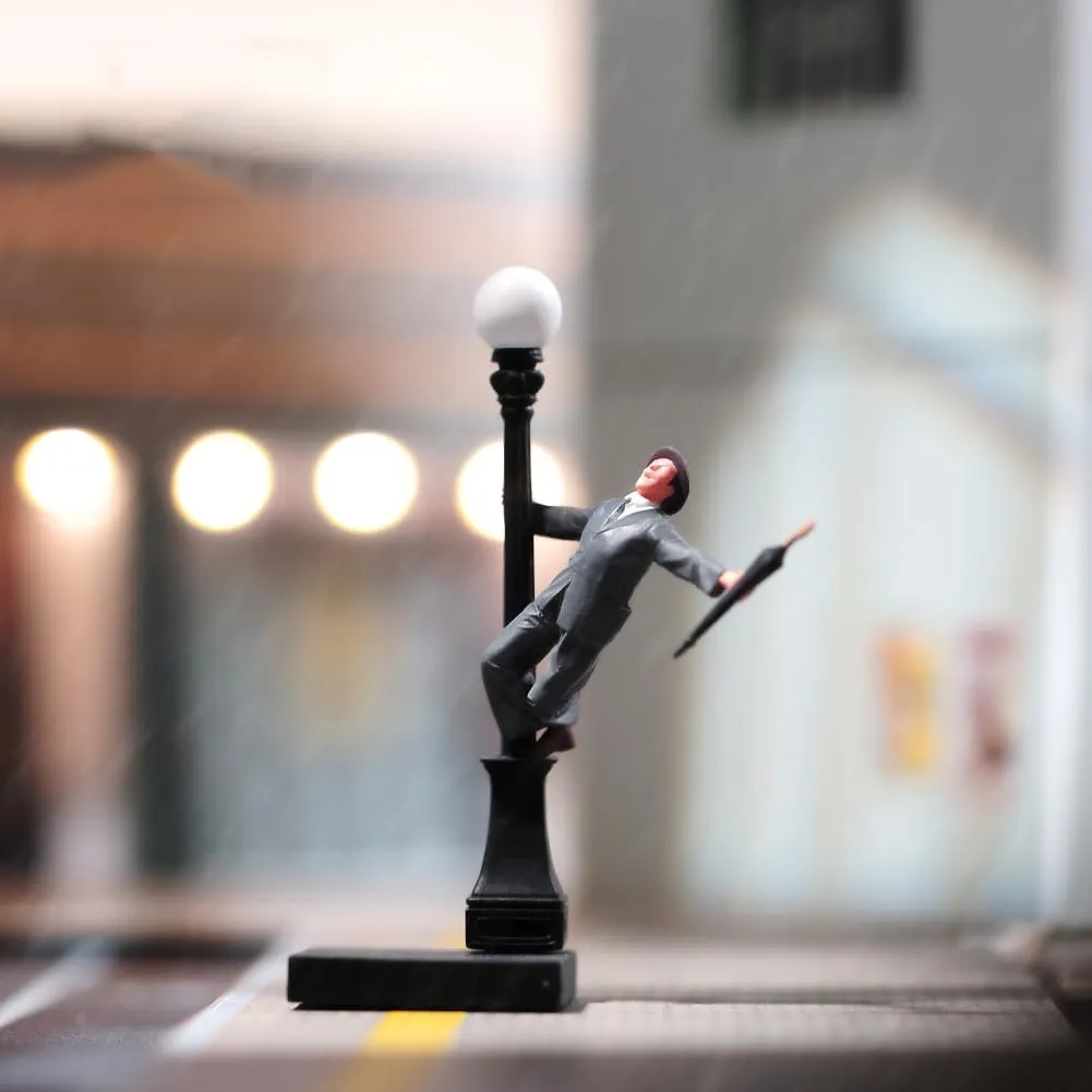 1/87 Scale Miniature Figure Gentleman Man Dancing in The Rain Umbrella Hand Painted Action Figure Model