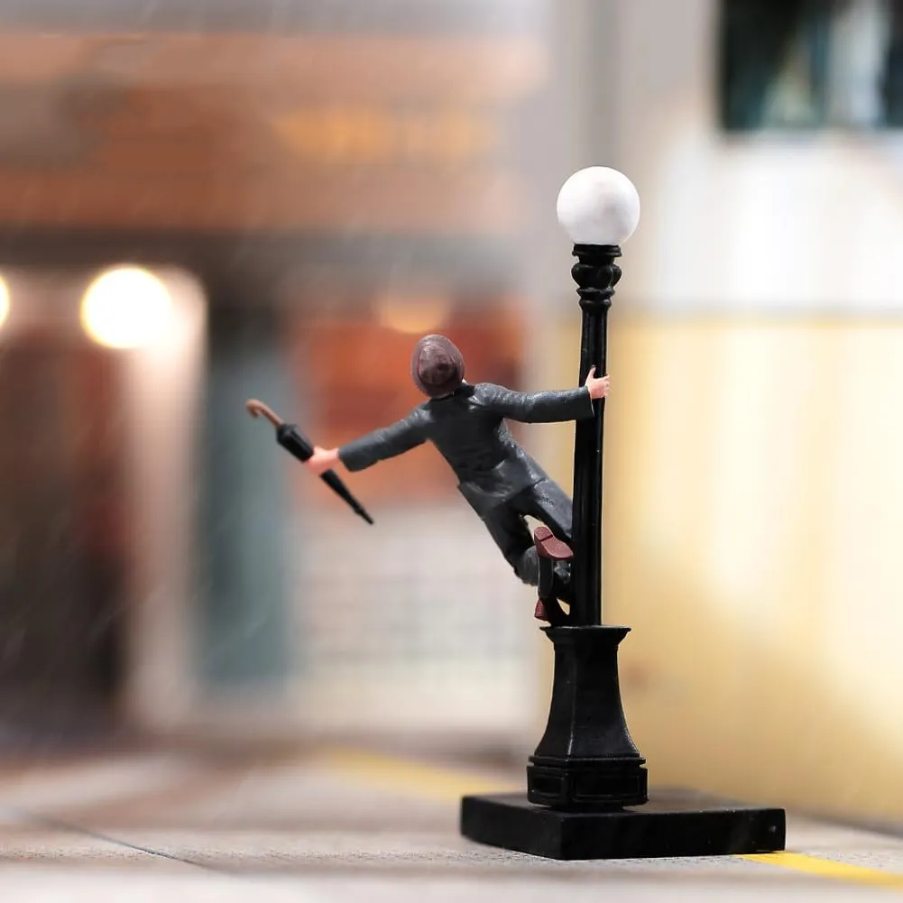 1/87 Scale Miniature Figure Gentleman Man Dancing in The Rain Umbrella Hand Painted Action Figure Model