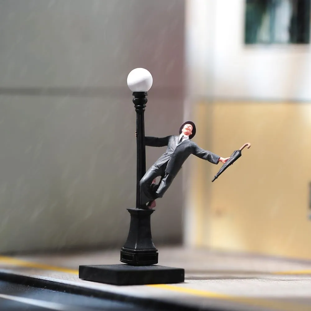 1/87 Scale Miniature Figure Gentleman Man Dancing in The Rain Umbrella Hand Painted Action Figure Model