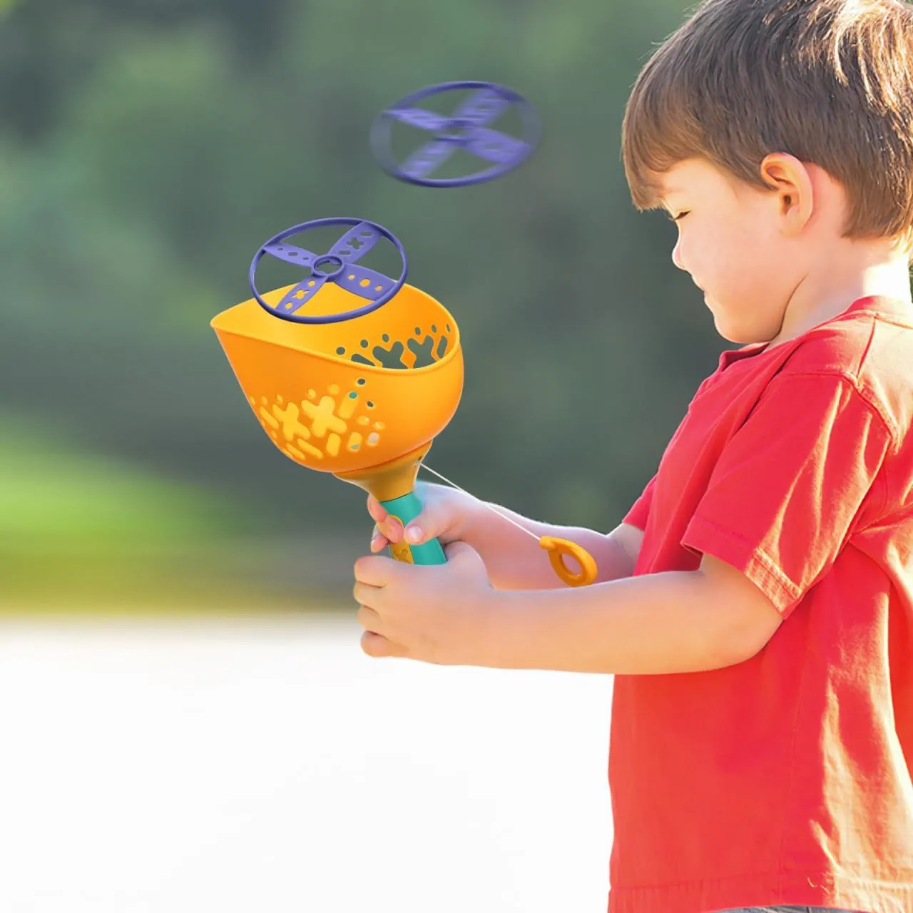 2PCS Outdoor Flying Disc Launcher Toy, Garden String Launcher Toys, Manual Capture Catching Outdoor Games Fun Outside Flying Disc Toys for Kids Yard Toys