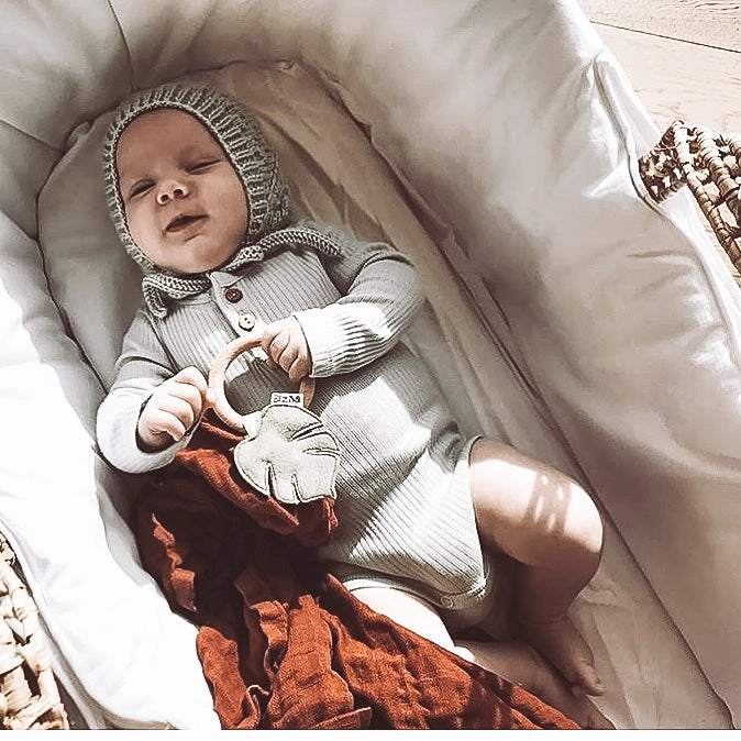 BEZISA LEAF TEETHER PISTACHIO