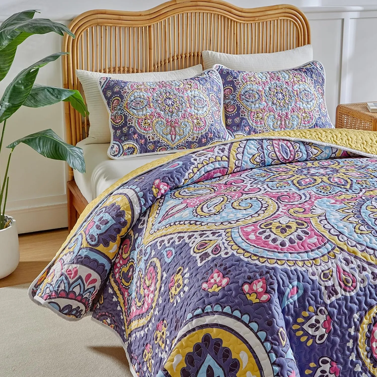 Boho Quilt Set King Size - Reversible Summer Bohemian Quilt Bedding Set, 3 Pieces Colorful Lightweight Microfiber Bedspread Pink Yellow Purple Paisley Coverlet Set with 2 Pillow Shams for All Seasons