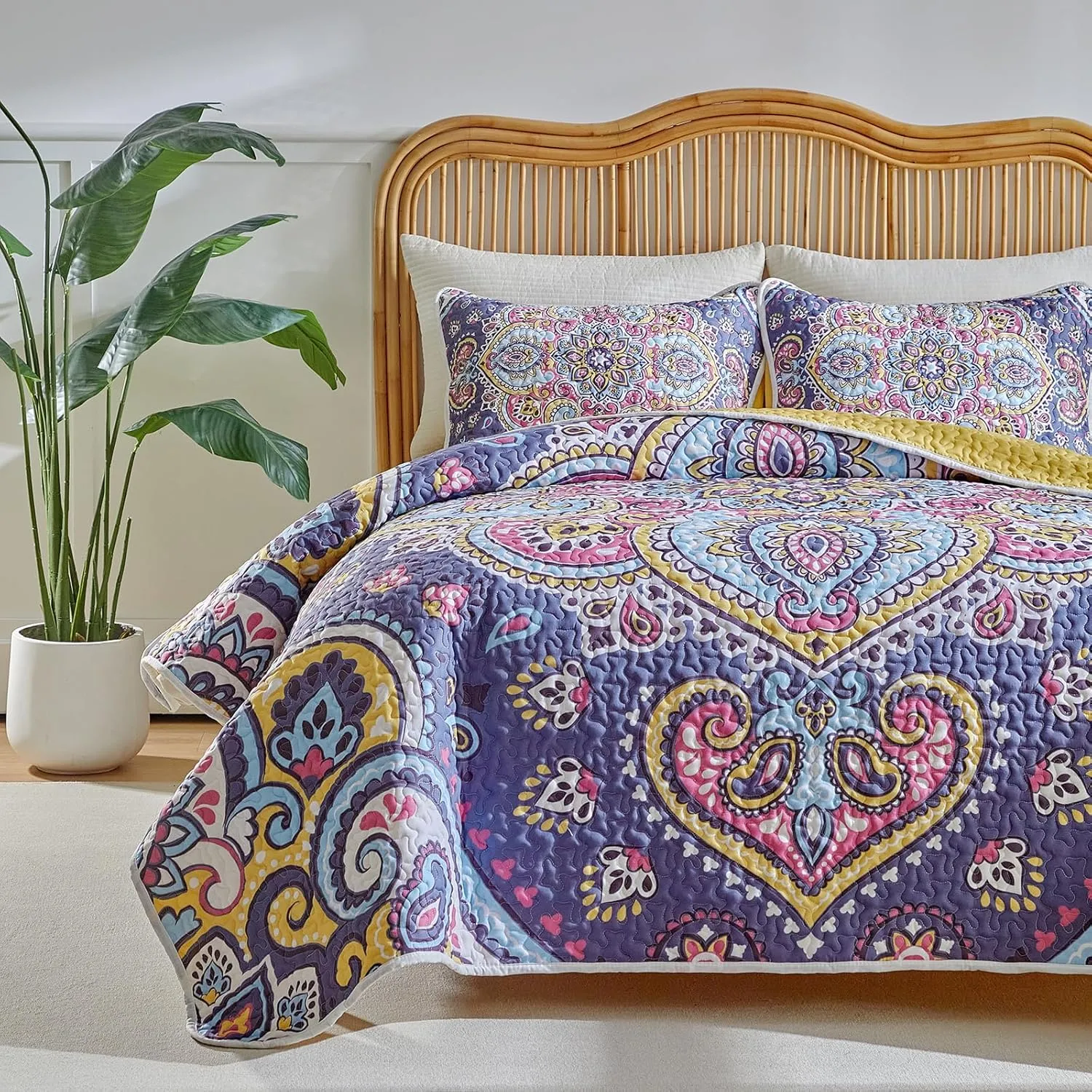 Boho Quilt Set King Size - Reversible Summer Bohemian Quilt Bedding Set, 3 Pieces Colorful Lightweight Microfiber Bedspread Pink Yellow Purple Paisley Coverlet Set with 2 Pillow Shams for All Seasons