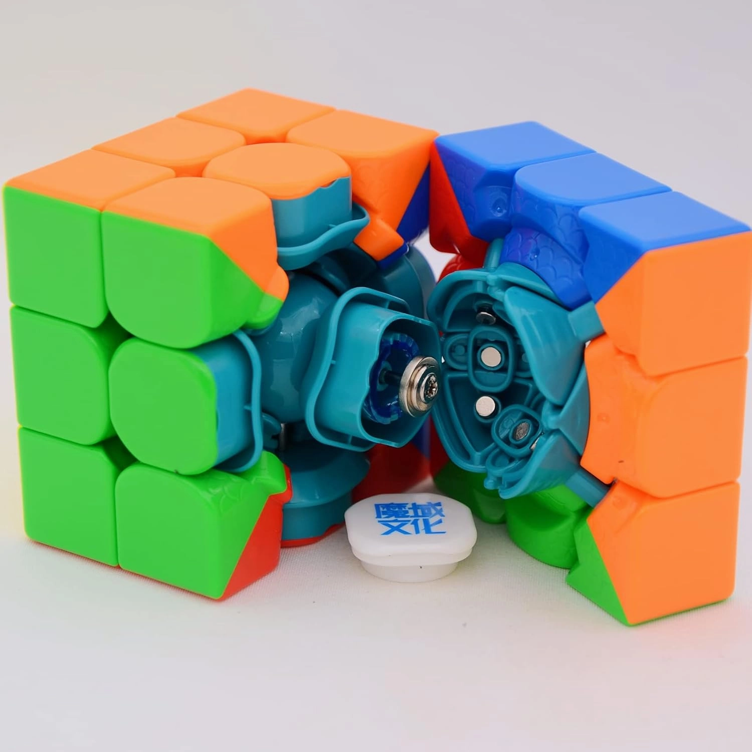 Bukefuno MoYu WeiLong WRM V9 MagLev Ball-Core UV 3x3 Version Magnetic Speed Cube WeiLong WR M V9 Ball-Core UV Stickerless Magic Puzzle 3x3x3 Cube WR M V9（WeiLong V9 Ball-Core UV Coated Version） Cubes