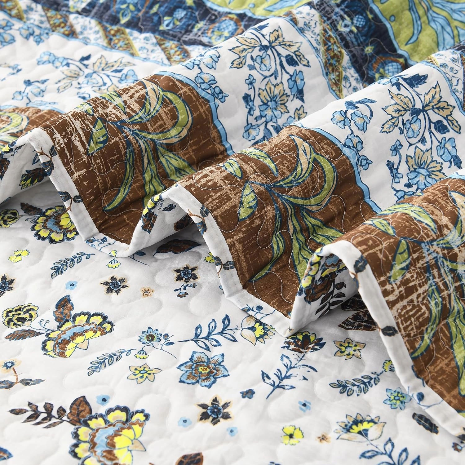 HORIMOTE HOME Boho Style Queen Quilt Set Green Bohemian Floral Strip Quilt Beddding Set, Soft and Lightweight Bedspread for All Season, Full Size Bed Coverlet with 2 Matching Pillow Shams (3 Pieces)