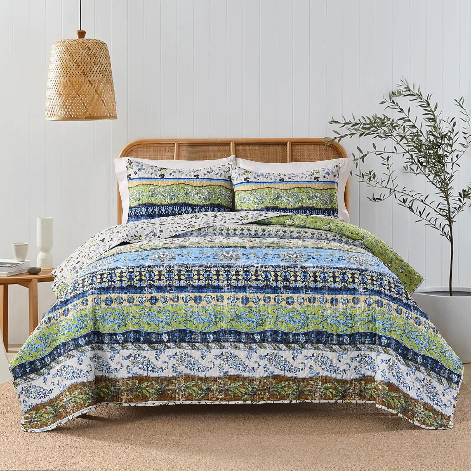 HORIMOTE HOME Boho Style Queen Quilt Set Green Bohemian Floral Strip Quilt Beddding Set, Soft and Lightweight Bedspread for All Season, Full Size Bed Coverlet with 2 Matching Pillow Shams (3 Pieces)
