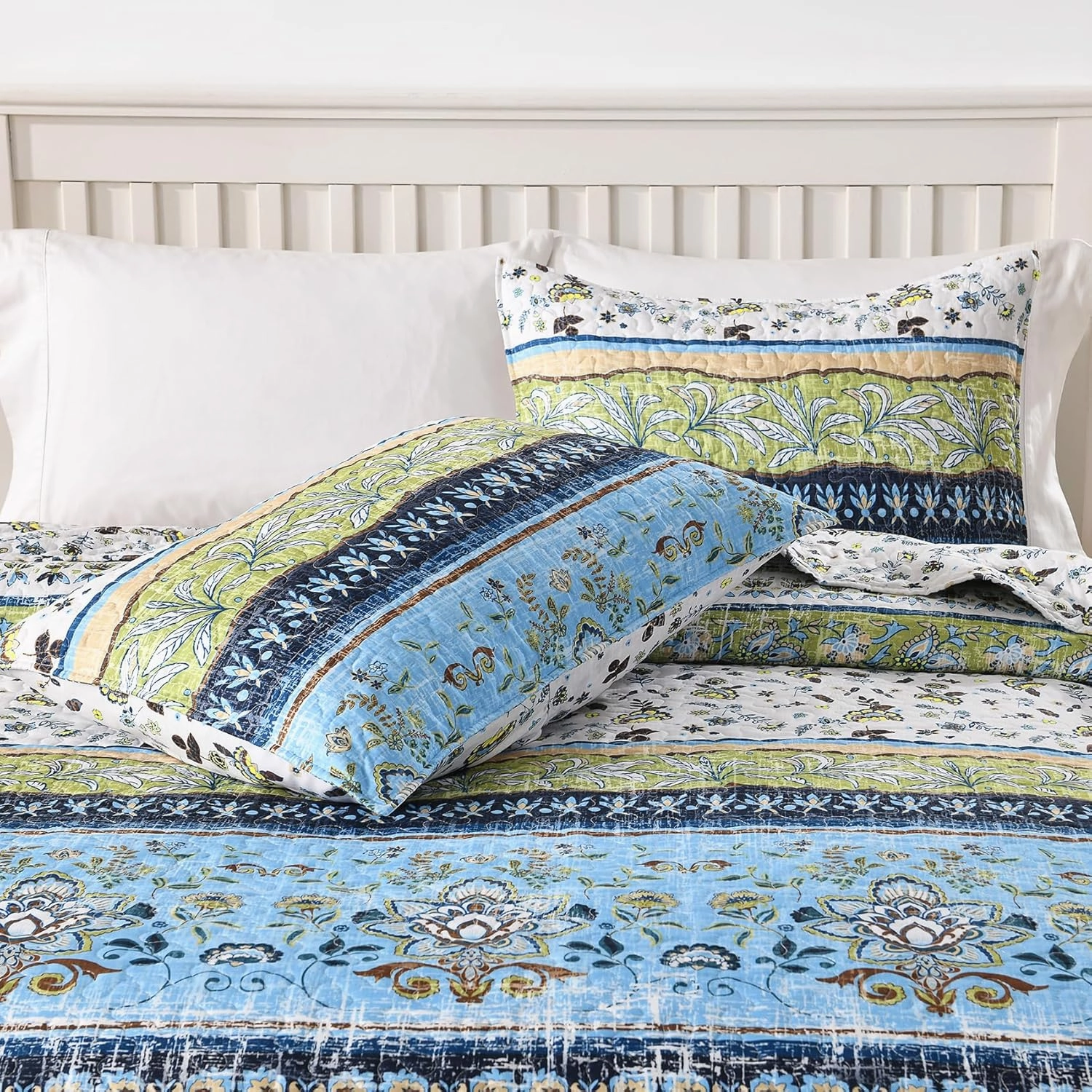 HORIMOTE HOME Boho Style Queen Quilt Set Green Bohemian Floral Strip Quilt Beddding Set, Soft and Lightweight Bedspread for All Season, Full Size Bed Coverlet with 2 Matching Pillow Shams (3 Pieces)