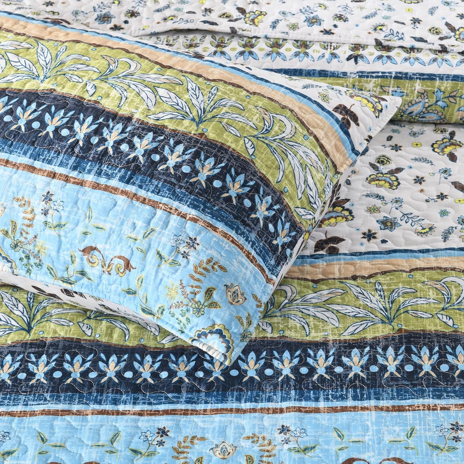 HORIMOTE HOME Boho Style Queen Quilt Set Green Bohemian Floral Strip Quilt Beddding Set, Soft and Lightweight Bedspread for All Season, Full Size Bed Coverlet with 2 Matching Pillow Shams (3 Pieces)