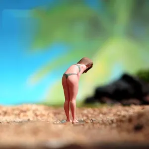 Miniatures Diorama 1/24 1/64 1/43 1/87 Scale Bikini Girls Curved Waist Style Female Scene Figure Doll Action Figure Model for Car Vehicles (Painted, 1:24 Scale)