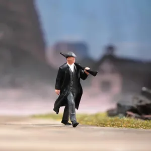 Painted Miniatures 1/18 1/24 1/64 1/43 1/87 Scale Take Rifle Man Gangs Scene Diorama Action Figure Tiny People Doll Unpainted Model for Car Vehicles (Painted, 1/43 Scale)