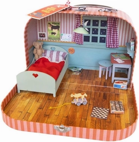 Sam & Julia - Mäusehaus to Go - Take the suitcase everywhere - Build it yourself - Box contents: wooden furniture, teddy bear, handmade bedding, stickers and die cut sheets